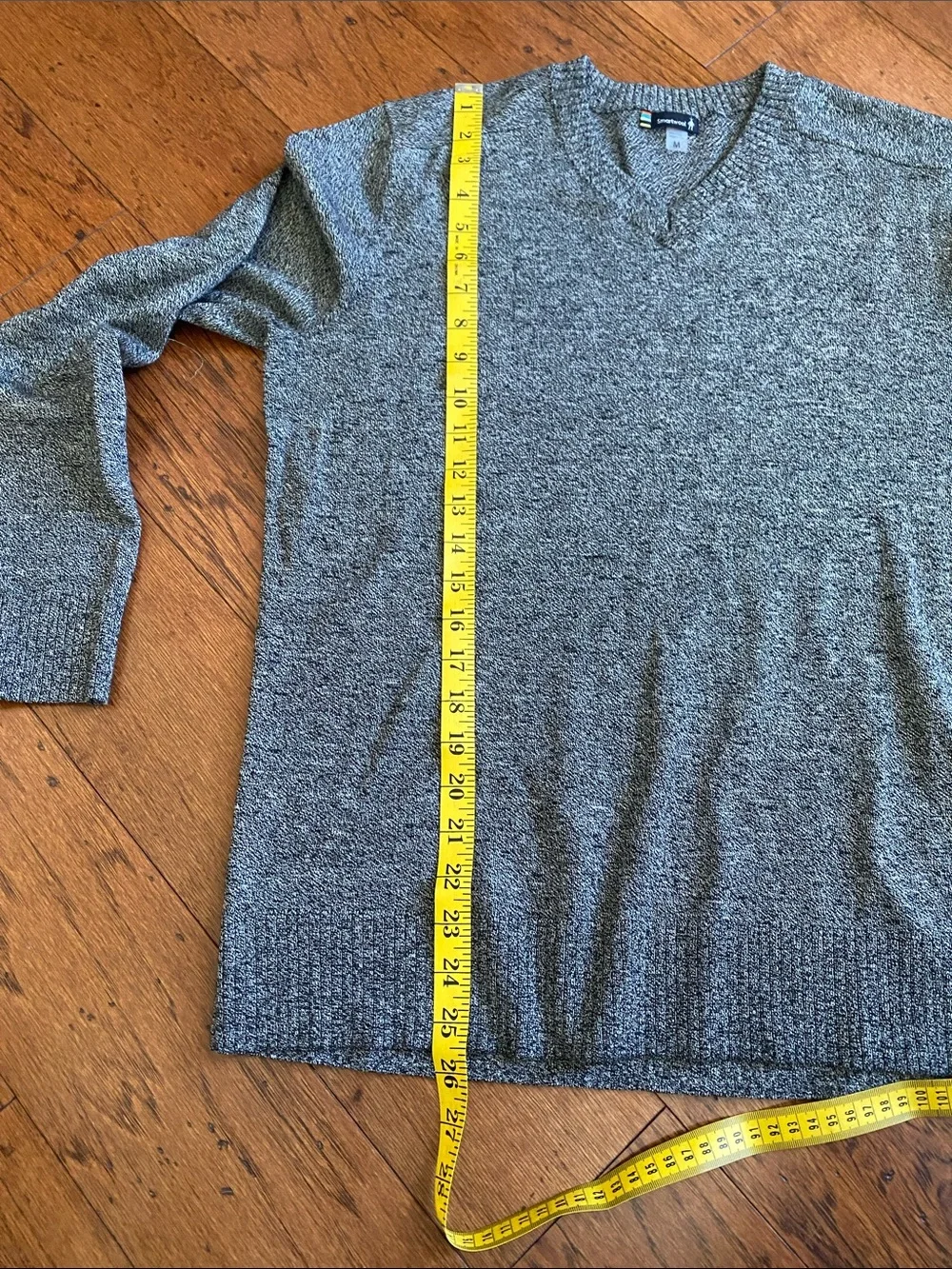 Men’s Smart Wool v-neck sweater- medium